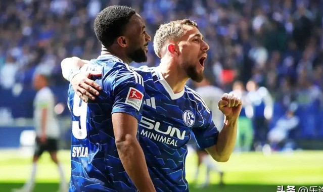 杀疯了！欧洲次级联赛：14队抢意甲门票，沙尔克一只脚踏回德甲