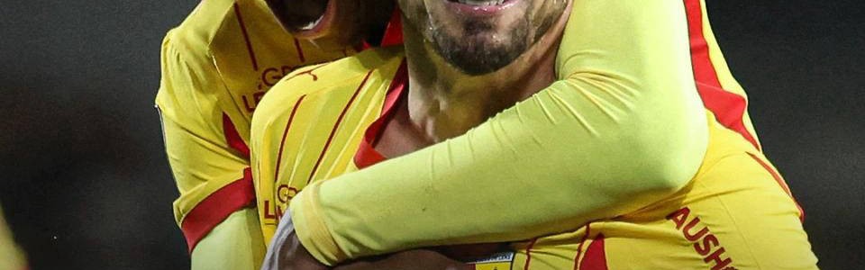 朗斯逆转3-1夺冠，法甲榜首易主！黑马强势崛起，大巴黎失去王座