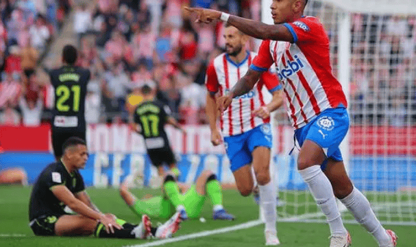 皇马巴萨先后一枝独秀摘得西甲冠军，本赛季西甲