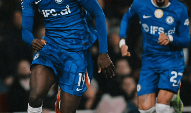 阿森纳2比1切尔西领跑英超，角球成为主题，红牌左右德比胜负